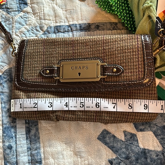 NWT Chaps Crossbody Purse Plaid Fabric Brown Faux Leather with Metal Closure. - Picture 8 of 9